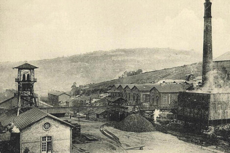 Puits et Cheminée anciens à Decazeville