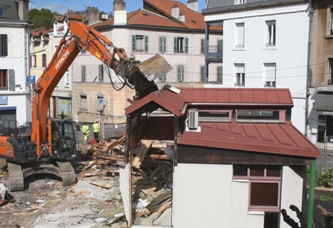 Déconstruction place Ségalat à Decazeville
