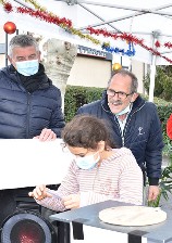 Tirage de la Hotte de Noël sur le marché Tirage de la Hotte de Noel sur le marche